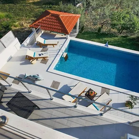 Anpeka Villa Tugare